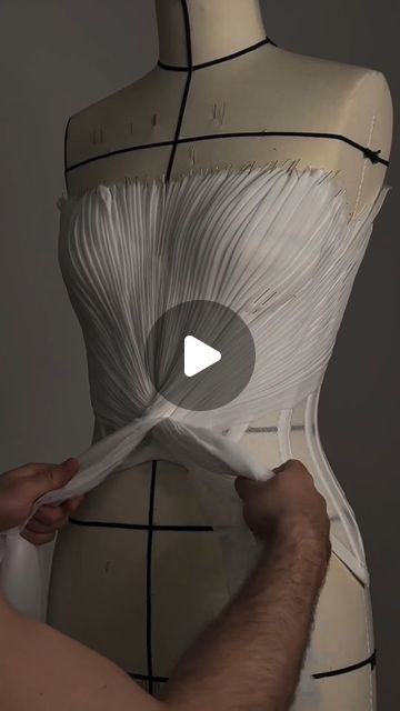 Haute Couture with CoutureNotebook on Instagram: "That hand-pleated bustier by @antoine.guerin_ is so.... (complete with your description...) 💞💞💞 . FOLLOW @couturenotebook AND click on the 🔔 at the top of the profile so you don't miss any post. 😎" Haute Couture Tops, Antoine Guerin, Fabric Manipulated Dresses, Pleated Top Pattern, Dresses Tutorial, Bodice Designs, Summer Dresses Tutorial, Pleated Bustier, Plant Fashion