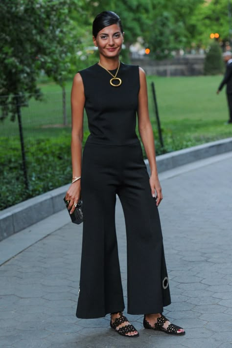 Giovanna Battaglia - perfection from top to bottom Giovanna Battaglia Style, Giovanna Battaglia Engelbert, Giovanna Battaglia, Woman In Black, Moda Chic, Elegante Casual, Style Crush, Looks Chic, Fashion Editor