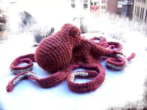 Octopus Crochet Pattern Free, Realistic Crochet, Octopus Amigurumi, Preemie Crochet, Crochet Stone, Octopus Crochet Pattern, Crocheted Jellyfish, Crochet Mask, Crochet Mignon