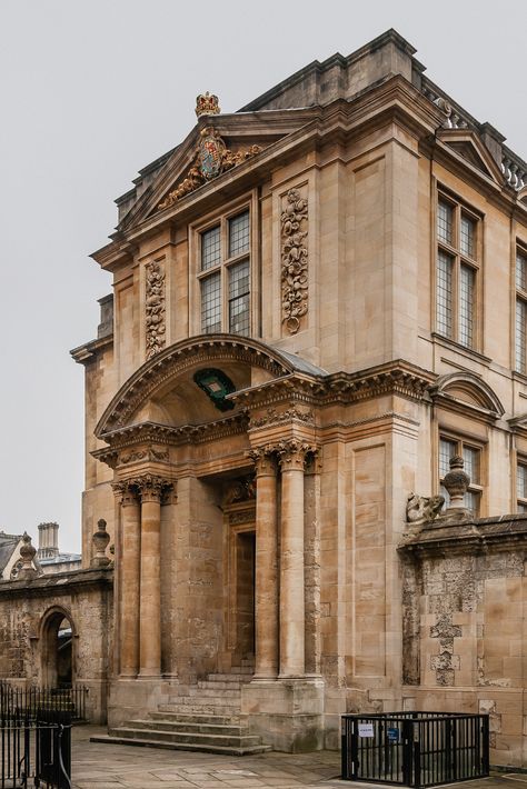 https://flic.kr/p/eK8Qcw | Oxford: Old Ashmolean Museum | 1678-83 : Thomas Wood? Ashmolean Museum, First University, Castles In England, Oxford England, Cornwall England, Yorkshire England, Dream City, Old Building, English Countryside