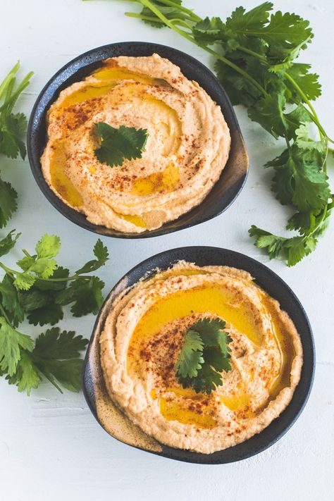 Keto cauliflower hummus is a brilliant keto snack and tastes very similar to ordinary hummus. It's a keto friendly alternative to regular hummus and goes perfectly with celery sticks or even Fathead Crackers. It makes enough for you and the kids, plus they won't even know its keto (or its made with cauliflower). Keto Hamburger Recipes, Whole30 Appetizers, Classic Hummus Recipe, 7 Day Keto Meal Plan, Keto Dips, Dairy Free Dips, Classic Hummus, Cauliflower Hummus, Keto Snacks Easy