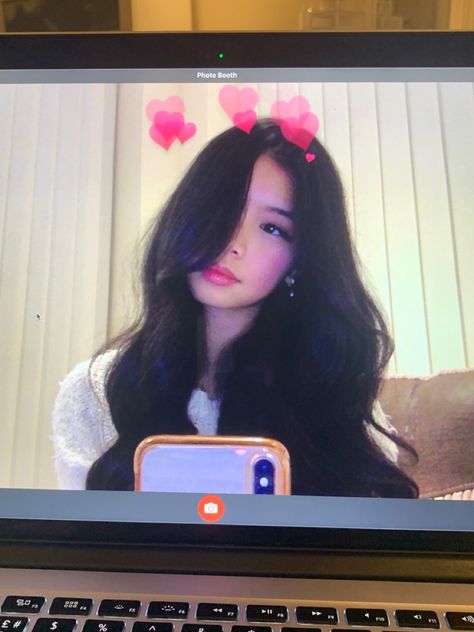 Mac Book Selfies Aesthetic, Macbook Hearts Filter Selfie, Mac Book Photos, Macbook Mirror Selfie, Macbook Aesthetic Pictures, Mac Photobooth Selfie, Mac Book Photobooth Aesthetic, Mac Photobooth Ideas, Mac Photobooth Aesthetic