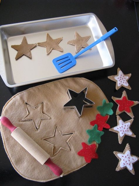 Felt Christmas Cookies Pattern, Christmas Play Kitchen Decor, Diy Play Kitchen Accessories, Felt Cookies, Felt Christmas Cookies Play Kitchens, Felt Baking Set, Fabric Play Food Diy, Felt Pretend Play Food, Felt Food Patterns