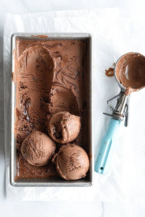 Chocolate Fudge Ice Cream, Homemade Ice Cream Recipes Machine, Ice Cream Recipes Machine, Custard Ice Cream, Fudge Ice Cream, Chocolate Ice Cream Recipe, Vanilla Ice Cream Recipe, Ice Cream Maker Recipes, Chocolate Custard