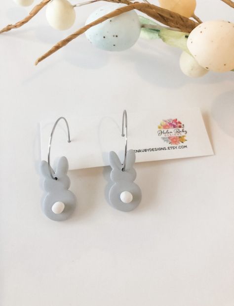 Easter Bunny Polymer Clay Earrings, Clay Bunny Earrings, Polymer Clay Rabbit Earrings, Spring Clay Projects, Clay Bunnies, Polymer Clay Easter Earrings, Easter Polymer Clay, Easter Earrings Diy, Polymer Clay Bunny