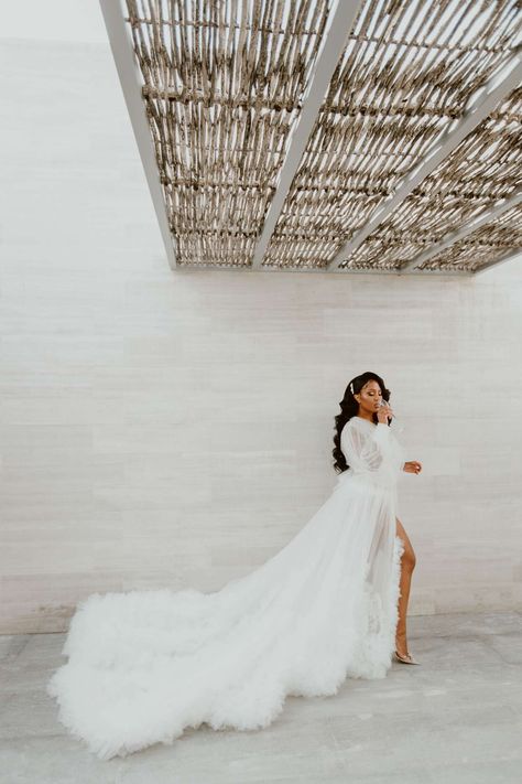 shayla-lester-wedding-bride-robe-getting-ready-look-0621 Bridal Robe Ideas, Wedding Robes For Bride, Bridal Fits, Dresses For Photoshoot, Bridal Robes Getting Ready, White Bridal Dress, Photoshoot Women, John 20, Tulle Maternity Dress