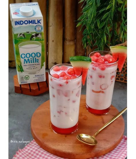 Bahan dan Cara membuat Es Semangka Milky https://resepmamiku.com/es-semangka-milky-ririn-nurbayani Es Cream, Drinks Recipes, Fresh Milk, Yogurt, Jelly, Food And Drink, Ice Cream, Milk, Dessert