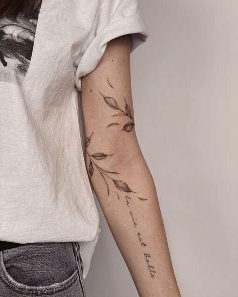 Tattoos Pulseras, Olive Tattoo, Arm Wrap Tattoo, Ivy Tattoo, Olive Branch Tattoo, Around Arm Tattoo, Wrap Around Tattoo, Tato Dengan Makna, Wrap Tattoo