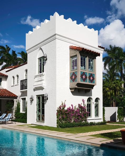 Mediterranean Revival, Mediterranean Style Home, Mark D Sikes, Beach Beauty, Beach Villa, Islamic Architecture, Types Of Houses, Ranch Style, Mediterranean Style