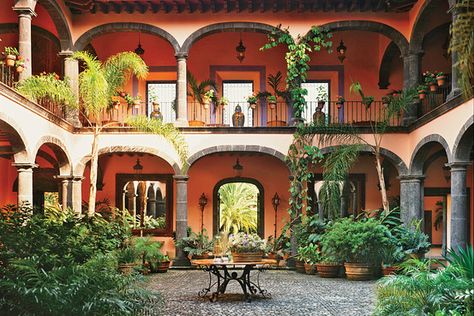 In the shadow of a volcano, a 19th-century Mexican hacienda might just be the most exclusive hotel in the world. Mexican Courtyard, Style Hacienda, Mexican Style Homes, Boho Glam Home, Hacienda Homes, Spanish Style Architecture, Spanish Hacienda, Mexican Hacienda, Hacienda Style Homes