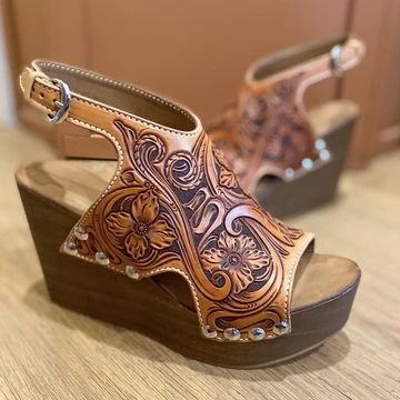 Rodeo Style Outfits, Posh Clothing, Rodeo Style, Wedding Shoes Heels, Shoe Pattern, Leather Ideas, Hand Tooled Leather, Elegant Shoes, Leather Wedge Sandals