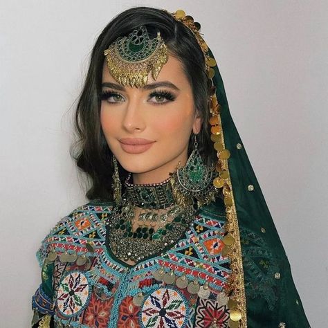 Afghan Women Beautiful, Afghani Makeup, Afghan Makeup, Afghanistan Beauty, Afghan Bride, Gand Afghani, Afghani Culture, Afghan Beauty, Afghani Jewelry