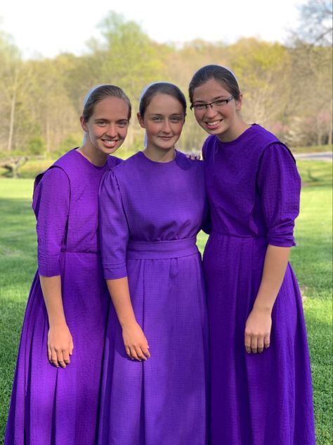 Mennonite Bridesmaid Dresses, Amish Wedding Dress, Marylike Modesty, Amish Outfits, Amish Dressing, Amish Dresses, Interesting Cultures, Amish Clothes, Amish Wedding