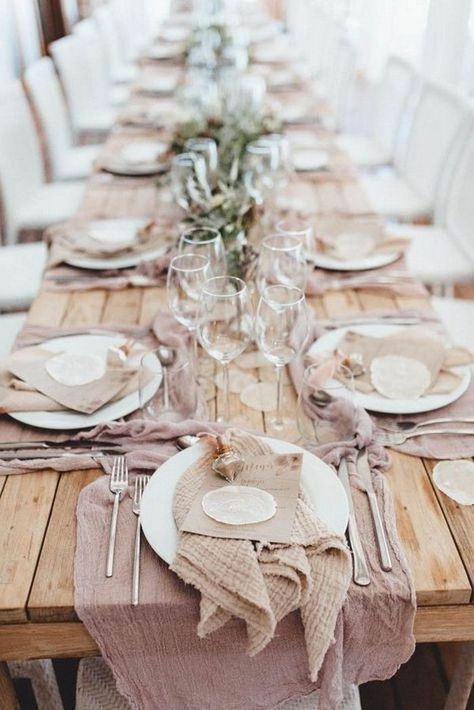 neutral tablescape wedding ideas #weddings #weddingcolors #weddingideas #springwedding #himisspuff #neutral Wedding Table Pink, Beach Wedding Tables, Beach Table, Tafel Decor, Neutral Wedding, Wedding Table Decorations, Wedding Table Settings, Wedding Tablescapes, Junebug Weddings