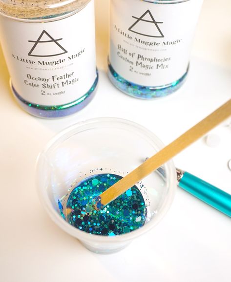 Floating Glitter Pens, How To Make Glitter Pens, Diy Glitter Pens, Crystal Cups, Glitter Crafts Diy, Free Jewelry Making Projects, Bed Spring Crafts, Beaded Objects, Homemade Gift Idea