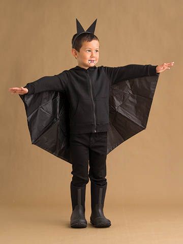 51 Kid Halloween costumes that are easy to make Kid Halloween Costumes, Diy Bat Costume, Carnaval Kids, Vampire Costume Kids, Easy Homemade Halloween Costumes, Dzimšanas Diena, Corn Costume, Sew Halloween Costume, Kid Halloween