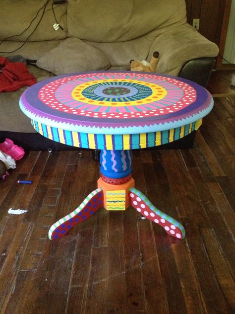 Circle Table Paint Ideas, Diy Painted Table, Boho 2024, Buddy Bench, Painted Table Tops, Painted Tables, Armoire Design, Shop Outfits, Diy Kids Furniture