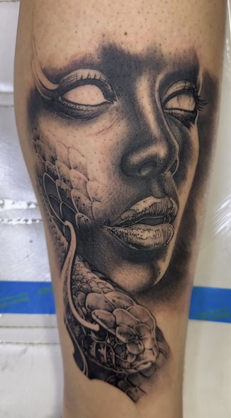 Split Face Tattoo, Realism Tattoo Sleeve, Buddha Tattoo Sleeve, Medusa Tattoos, Colour Tattoo For Women, Full Hand Tattoo, Realism Tattoos, Heartbeat Tattoo, Mercedes Wallpaper