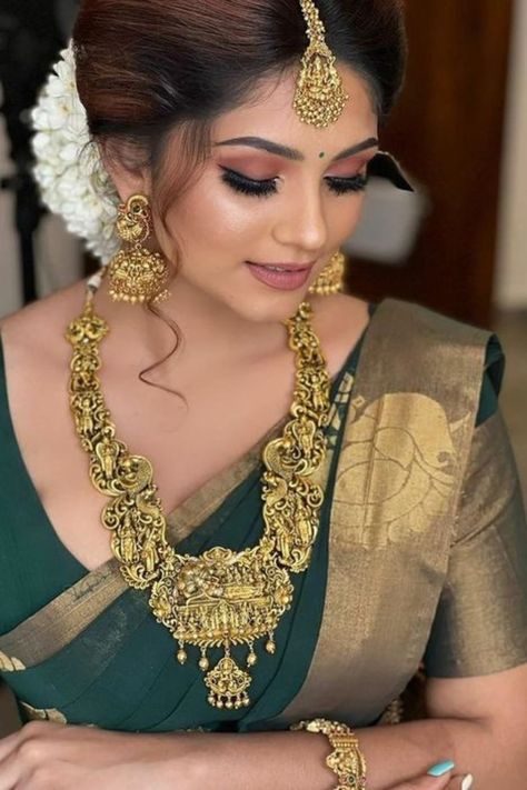 Find the best bridal makeup artists in your budget & desired city with contact information, portfolio & trusted reviews at Weddingbazaar - Trusted Wedding Services for Every Indian Wedding! #southindianwedding #southindianbride #southindianbridemakeup #southindianbridemakeuplook #southindianbridemakeover Tamil Bride Makeup Look, Eye Makeup For Saree Indian Weddings, Reception Makeup Indian Bride Saree, South Indian Bridal Eye Makeup, Tamil Bridal Jewellery, Muhurtham Makeup Look, Eye Makeup For Saree Look, Tamil Engagement Look, South Indian Bride Eye Makeup