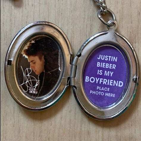 Justin Bieber Room, Justin Core, Justin Bieber Edits, Party Room Ideas, Justin Bieber Merch, Justin Bieber Birthday, Birthday Party Room, Justin Bieber My World, Fangirl Aesthetic