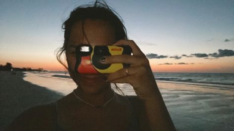 Insta: audreyh_b3 #disposablecamera #Camera #Beach Kodak Film Pictures, Kodak Aesthetic, Kodak Funsaver, Beach On Film, Film Camera Aesthetic, Best Digital Camera, Disposable Camera, Aesthetic Beach, Summer 24