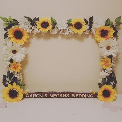 Sunflower Photo Booth Frame, Selfie Frames Ideas, Sunflower Photo Booth, Wedding Selfie Frame, Elephant Baby Shower Theme Girl, Sunflower Frame, Sunflower Birthday Parties, Wedding Selfie, Sunflower Wedding Cake