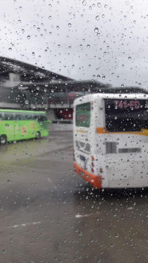 looking out from a bus window Bus Snapchat Story, Bus Window Aesthetic, Bus Window View, Bus Travel Snap, Bus Travel Aesthetic, Bus Snap, Bus Pic, Bus Window, Bollywood Aesthetic