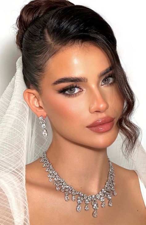 Makeup Looks Subtle, Quinces Makeup, Divine Makeup, Glamour Bride, Glam Bride Makeup, Natural Glam Makeup, Celebrity Bride, Bridal Makeup Wedding, Invisible Lace