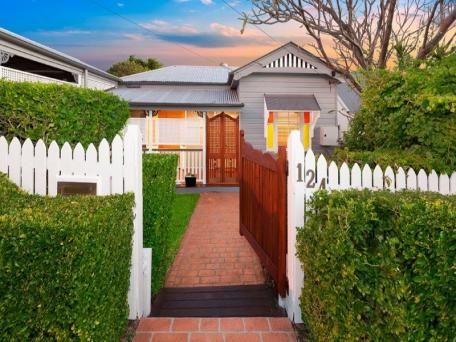 124 Abuklea Street, Newmarket Picket Fence Front Yard Australia, Picket Fence Australia, Front Fence Ideas Australia, Trendy House Exterior, Front Fences, House Exterior Ideas, Outdoor Fire Pit Area, House Colour, Trendy House