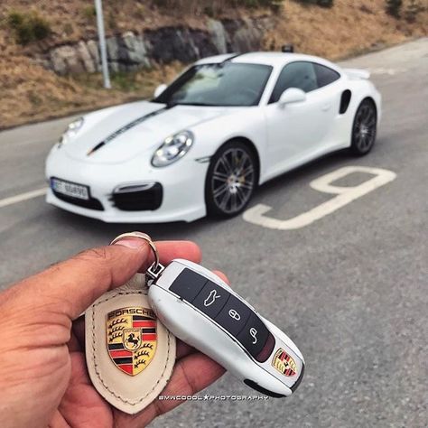 Porsche Keys, Porches Car, Porsche Key, 992 Gt3 Rs, Porsche Supercar, White Porsche, Range Rover Black, Car Cute, 992 Gt3