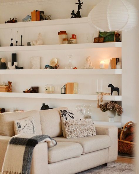 ♥️ When your side view leads into something very special!♥️ I’m so happy I went with the long floating shelves with angular ends! So many people tried to talk me out of them. So many said hang a painting instead or put the couch there. I’m glad I stuck it through. These shelves are the showstopper in the living room and they wow you as soon as you enter! ♥️✨ 🖼️ Do you have shelves in your living room? Xx . . . . #livingroomstyle #homerenos #myhomestory #gooddesign #homeremodel #homeown... Long Floating Shelves Living Room, Floating Shelf Above Couch, Shelves Behind Couch, Shelf Above Couch, Mounted Bookshelves, Sofa Shelf, Long Shelves, Bungalow Living Room, Shallow Shelves