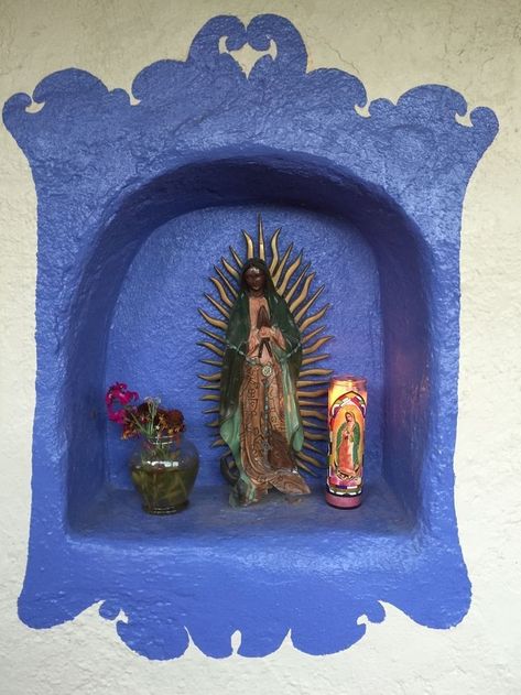 Mexican Altar, Adobe Wall, Deco Boheme, Mexican Culture, Mexican Style, Dream House Decor, Paint Brush, Dia De Muertos, Virgin Mary