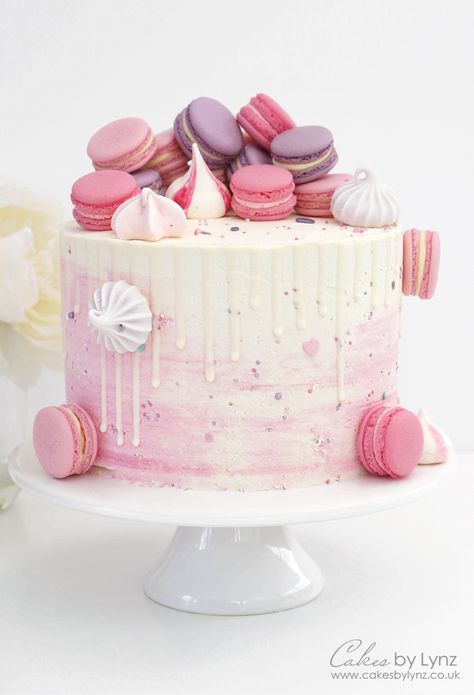 How to make Macarons – Cakes by Lynz Macaron buttercream drip cake Macaron Drip Cake, Pastel Macaron Cake, Cake Decorating With Macarons, Macaron On Cake, Macarons On Cake, Macarons Cake Decoration, Birthday Cake Macarons Decoration, Macaroon Cake Decoration, Macaron Cake Decoration