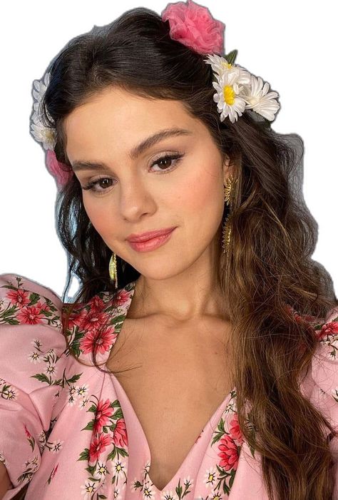 Re-Create Selena Gomez's "De Una Vez" Music Video Makeup Music Video Makeup, Best Pink Lipstick, Selena Gomez Dress, Selena Gomez Makeup, Romantic Makeup, Best Red Lipstick, Shimmery Eyeshadow, Popsugar Beauty, Celebrity Makeup Artist