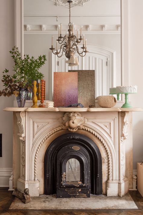 Plascon House Tour: A Topsy-Turvy Brooklyn Brownstone White Mosaic Tiles, Long Living Room, Brooklyn Brownstone, Iron Fireplace, Guest Room Office, Fireplace Design, Fireplace Mantels, Modern Rustic, Colorful Interiors