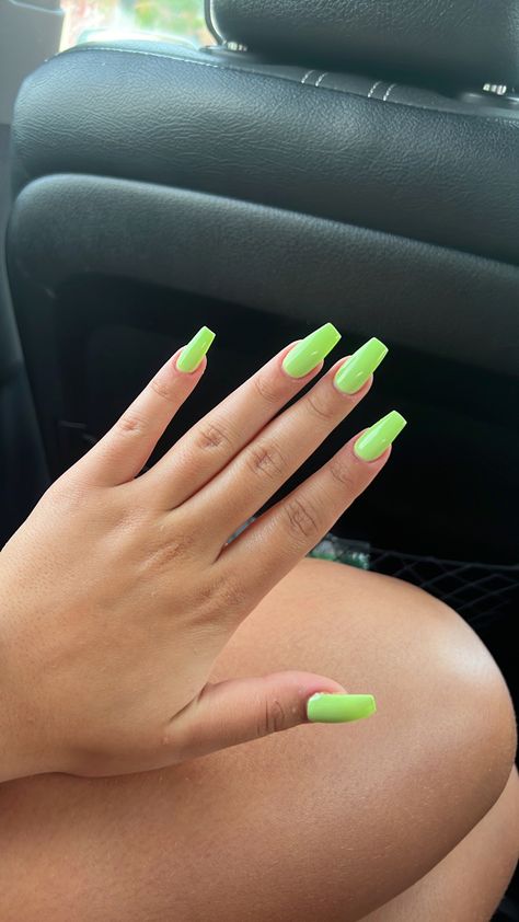 green nails Hot Green Nails, Plain Green Nails, Neon Green Nails Square, Green Vacation Nails, Nails Acrylic Neon Green, Summer Acrylic Nails Neon Green, Neon Green Gel Nails, Neon Green Acrylic Nails Coffin, Bright Green Nails