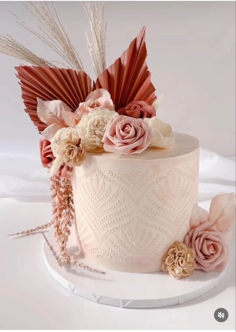 Bohemian Bridal Shower Cake, Bohemian Cupcakes Boho Chic, Pink Boho Cake Ideas, Bridal Shower Boho Cake, Rose Gold Boho Cake, Blush Bridal Shower Cake, Boho Pumpkin Cake, Boho Bridal Shower Cake Ideas, Boho Chic Cake Ideas