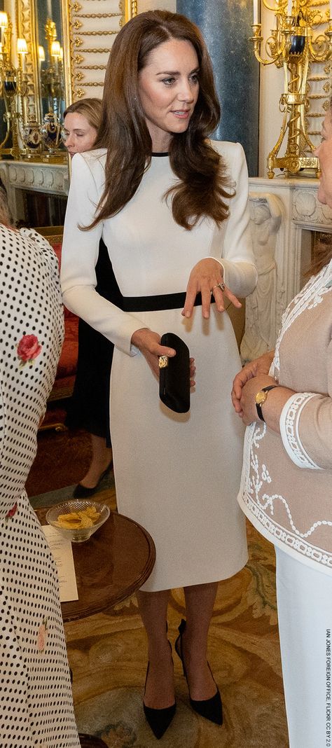 Kate Middleton Cream Dress, Princess Catherine Gold Dress, Kate Middleton White, Kate Middleton Pregnant Dress, Chinese Fancy Dress, Kate Middleton Commonwealth Day, Kate Middleton Style Outfits, Princess Kate Style, Coronation Dress