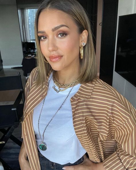 Jessica Alba Bob, Jessica Alba Hair Color, Tops From Amazon, Jessica Alba Hair, Oversized Striped Shirt, Dark Blonde Hair Color, Basic White Tee, Bob Haircut For Fine Hair, Honest Beauty