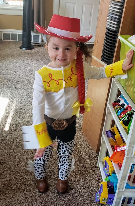 Toy Story Costumes, Puffy Paint, Belt Design, Diy Toys, Cow Print, Toy Story, Yarn, Toys, Sewing