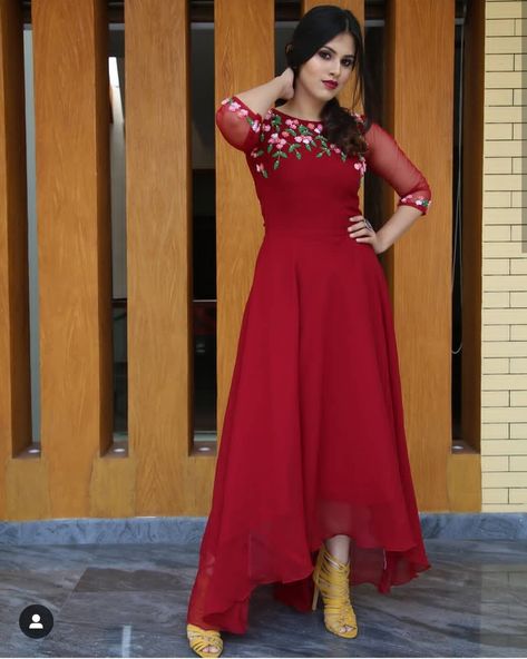 Designer kurti😍 Red Kurti Designs Party Wear, New Model Dresses For Women, Modern Kurti Design Style, Shifon Kurti Pattern, Summer Dresses Sundresses, Maxi Frocks, High Low Evening Dresses, Frocks And Gowns, Designer Anarkali Dresses