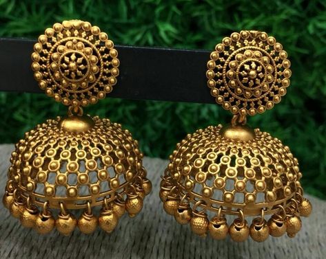 Mini Temple, Golden Jhumka, Beautiful Gold Earrings, Jhumka Design, Indian Jewelry Gold, Temple Earrings, Jewelry Gold Earrings, Jhumka Designs, Gold Jhumka