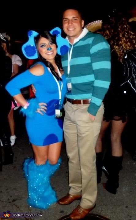 Blue's Clues Couple Costume - 2012 Halloween Costume Contest, why do I feel that this couple has a 2 year old at home and they don't get out much ha ha ha ha. Blues Clues Costume, Clue Costume, Couples Costumes Creative, Funny Couple Costumes, Couple Costume, Costumes Couples, Couple Costumes, Couples Costume, Costume Works