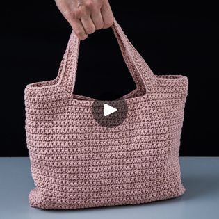 Crochet Tote Bag Tutorials, Simple Crochet Tote Bag, Simple Purse, Tote Bag Tutorial, Wool Bags, Womens Crochet Patterns, Crochet Bag Tutorials, Simple Crochet, Crochet Daisy