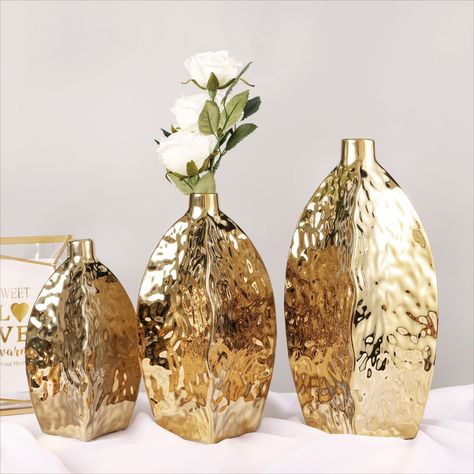 modern luxury gold plated ceramic flowerpot vase nordic Irregular abstract decor vase Elegant Flower Arrangements, Vase Nordic, Modern Ceramic Vase, Gold Vase, Decor Vase, Cerámica Ideas, Gold Vases, Small Animal Supplies, Golden Flower