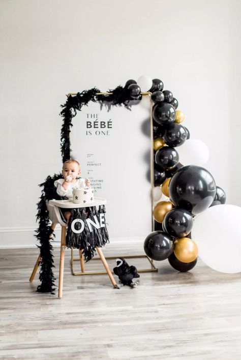 Black And White Outfits, Cake Smash Inspiration, Mickey Mouse Themed Birthday Party, First Birthday Photography, Born In January, Boys First Birthday Party Ideas, Kids Carnival, Panda Birthday