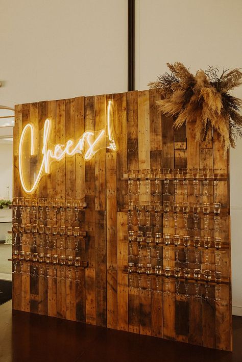 Champagne Wall Inspiration Champagne Wall Neon Sign, Wedding Champagne Wall Ideas, Wood Champagne Wall, Winery Decor Ideas, Beer Wall Wedding, Champagne Wall Diy, Shot Wall Wedding, Diy Champagne Wall, Champagne Wall Wedding