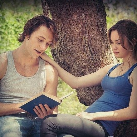 #fbf my #charming aussie Luke Bracey 💓 Liana Liberato Nicholas Sparks Movies, Liana Liberato, Luke Bracey, Millionaire Dating, Kissing In The Rain, Point Break, Nicholas Sparks, Reading A Book, Top Movies