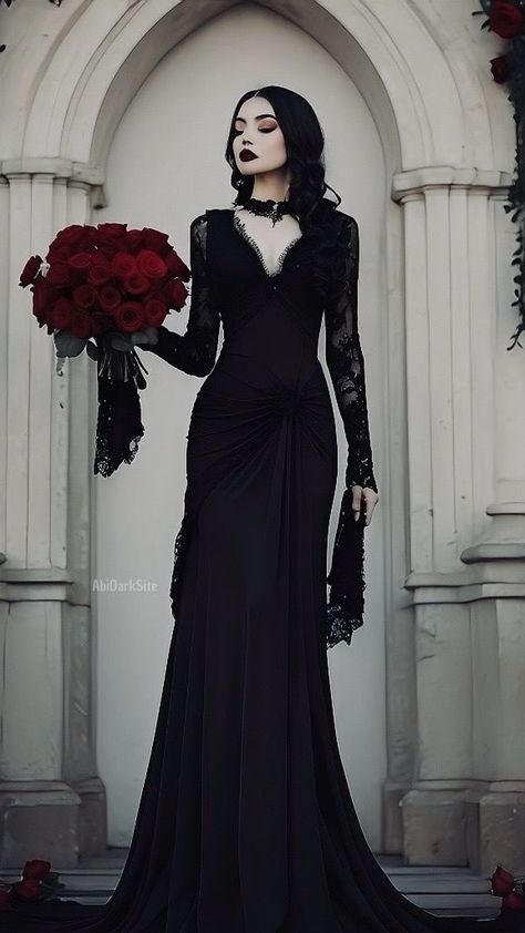 Vamp Outfit, Vampire Gown, Perspective Poses, Masquerade Gown, Dark Romantic Wedding, Gothic People, Vampire Dress, Goth Princess, Vampire Clothes