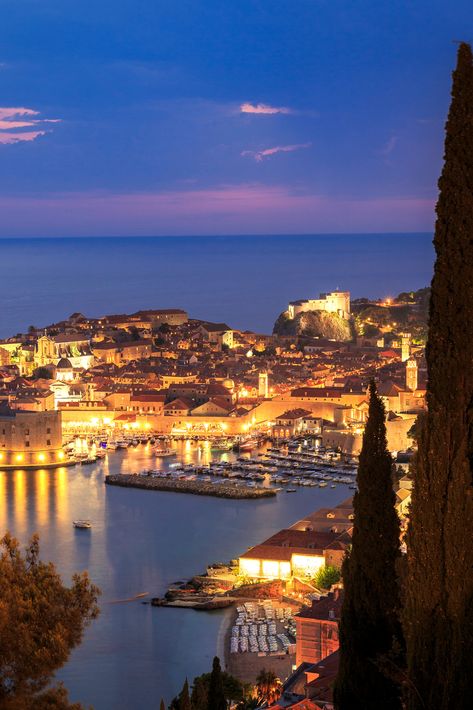 Dubrovnik has amazing sunsets and glows at night time. Unforgettable Croatia are market-leading specialists. Find the best things to sea in Dubrovnik. Dubrovnik Wallpaper, Croatia At Night, Dubrovnik Croatia Aesthetic, Dubrovnik Croatia Photography, Croatia Wallpaper, Croatia Sunset, Croatia Aesthetic, Croatia Dubrovnik, Europe 2024